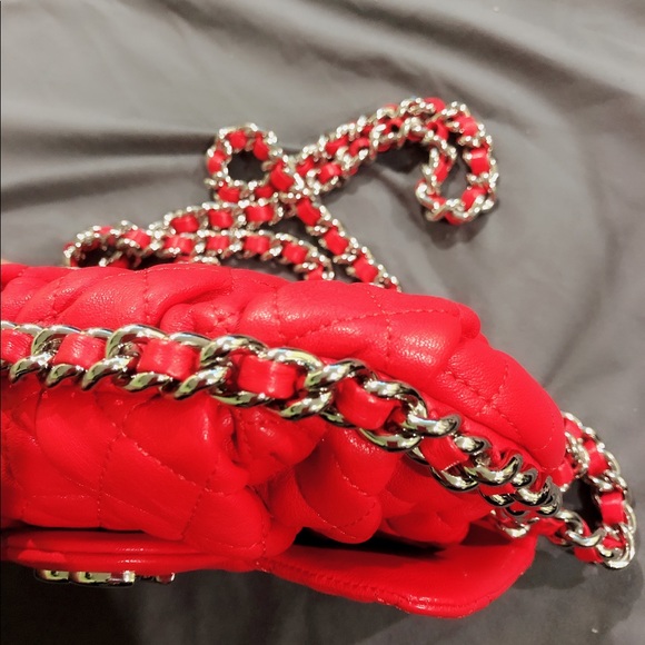 TRADE —Chanel chain cross bag - Picture 5 of 9